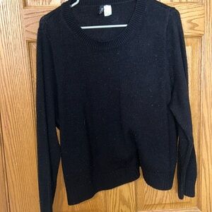Black H&M long sleeve sweater size xL. Gently worn but does have pilling.